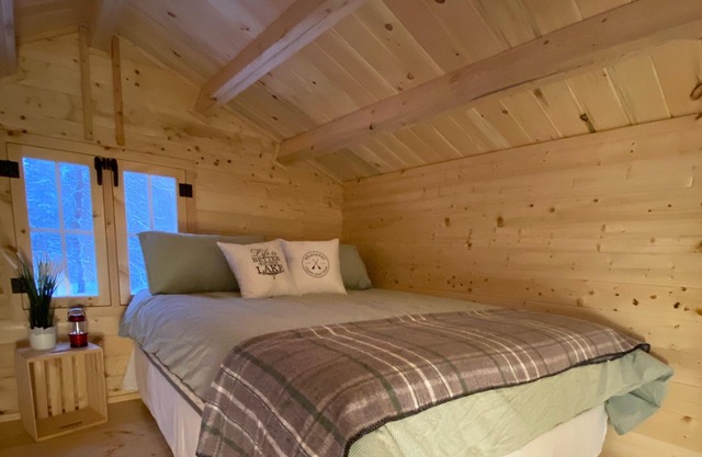 Cozy Loft Pine Cabin with Lake and Crown Land Access | Pond Views | Dog-Friendly