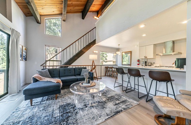 Cozy lofted condo in Kings Beach close to everything!