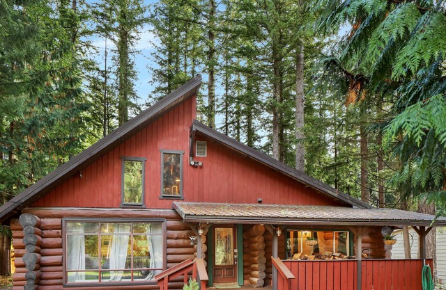 Cozy Log Cabin between Bellingham, Baker, & Canada