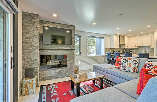 Cozy-Luxe Colorado Condo Next to Base Village