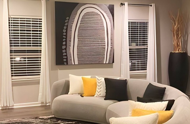Cozy Luxury Three Bedroom with great attractions