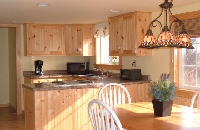 Cozy Maine Coast Cottage - September and October Dates Available