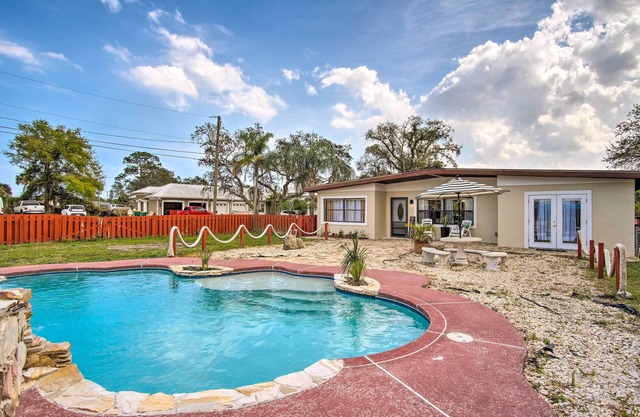 Cozy Melbourne Home w/Deck & Pool: 5 Mi to Beach!