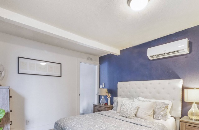 Cozy Miami Apt: 8min to Airport, Modern Kitchen