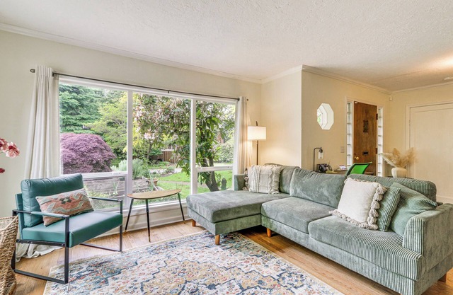 Cozy Milwaukie Cottage, 7 Mi to Downtown Portland