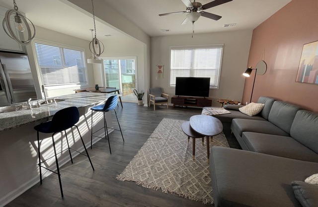 Cozy Modern 3 Bed Townhome Near Lake Norman and Shopping