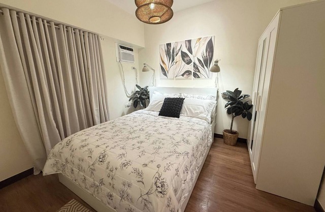 Cozy Modern Apartment Condo Unit