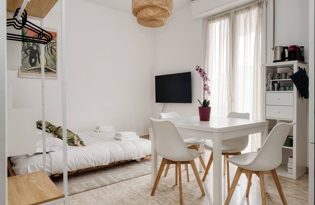 Cozy Modern Apartment – Near Metro, WiFi+AC