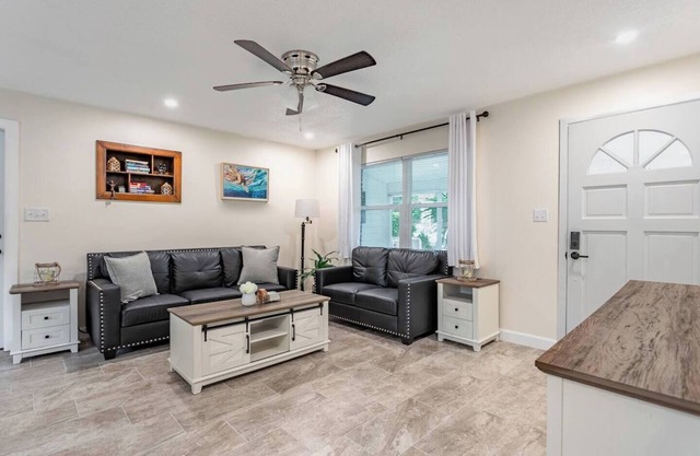 Cozy Modern Home –Renovated Retreat,Prime Location