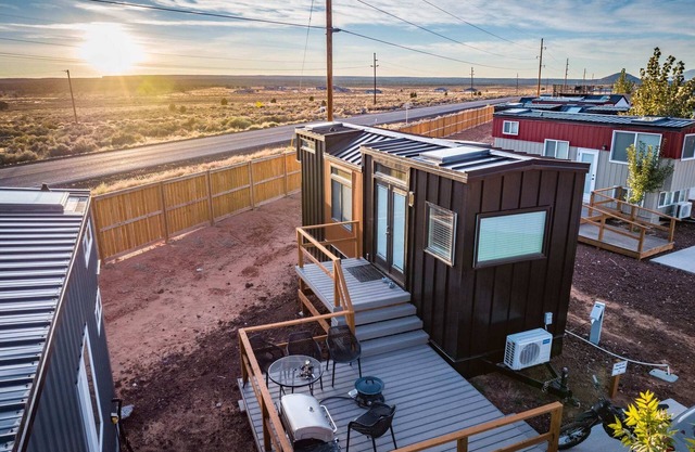Cozy modern tiny home near ZION & private deck