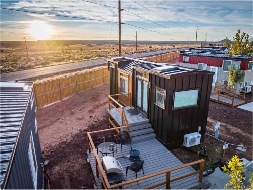 Cozy modern tiny home near ZION & private deck