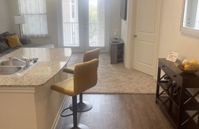 Cozy Modern Unit Next to NRG