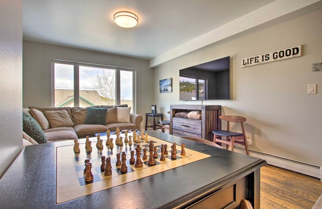 Cozy Montana Condo w/Walk to Big Sky Resort!