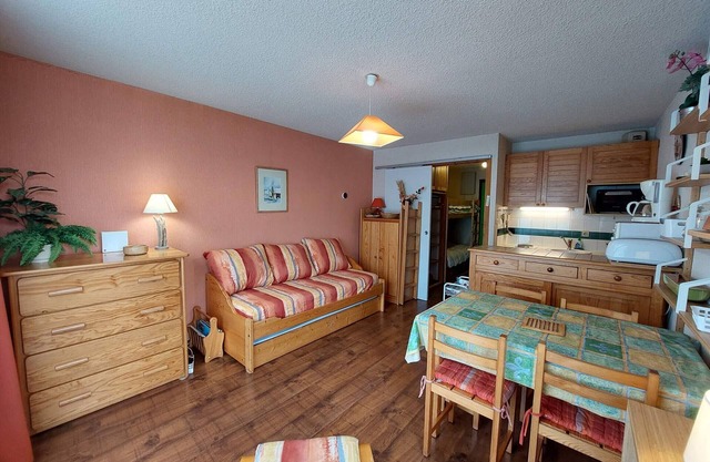 Cozy Mountain Apartment with WiFi, Balcony, Near Ski Trails & Village Center