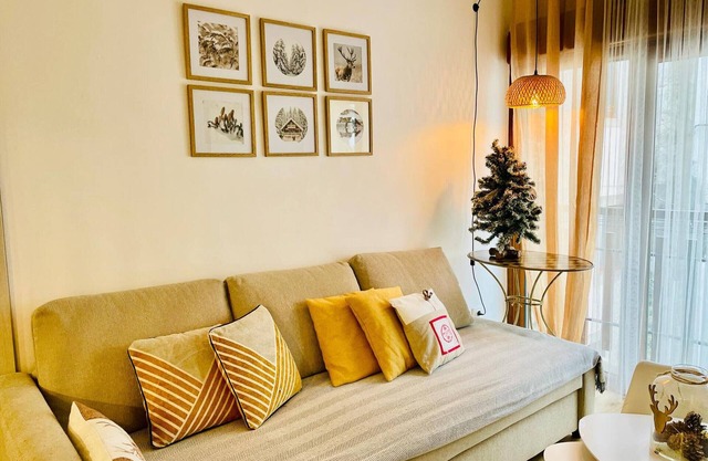 Cozy Mountain Apartment in Central Villanúa – Sleeps 4, Fully Renovated