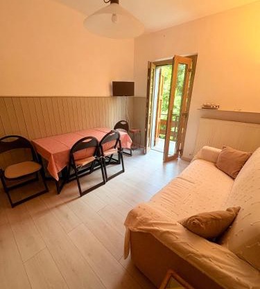 Cozy Mountain Apartment with Cimone view