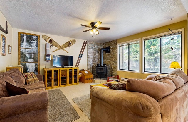 Cozy Mountain Condo with Pools, Hot Tub, Sports Courts - Ski & Lake Access
