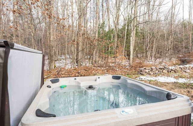 Cozy Mountain Getaway | Hot Tub | Grill | Fire Pit