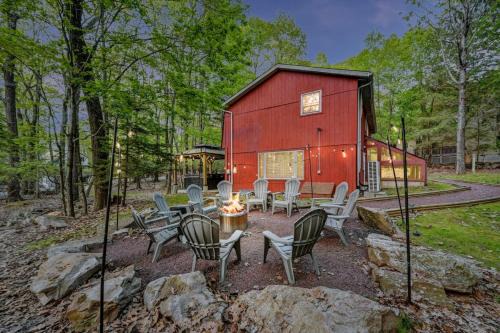 Cozy mountain house with beach access and firepit