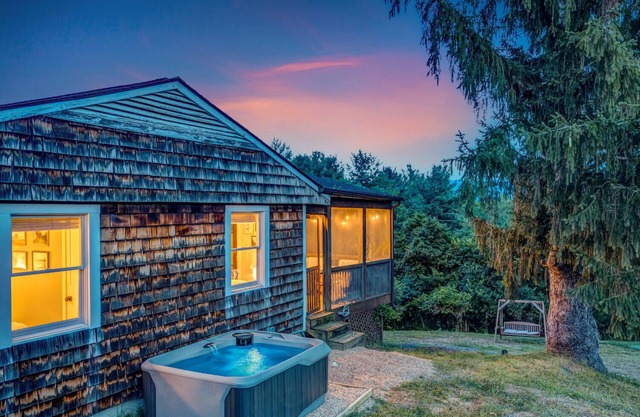 Cozy mountain retreat minutes to the river, Luray, and 25 to Shenandoah NP!n