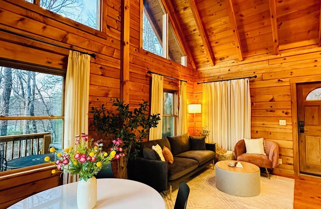 Cozy Mountain View Cabin Retreat - Private Lake & Fire Pit