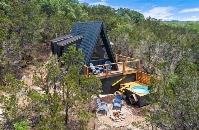 Cozy nature cabin 30 minutes from Waco - pool-hot tub, views, fire pit, grill!