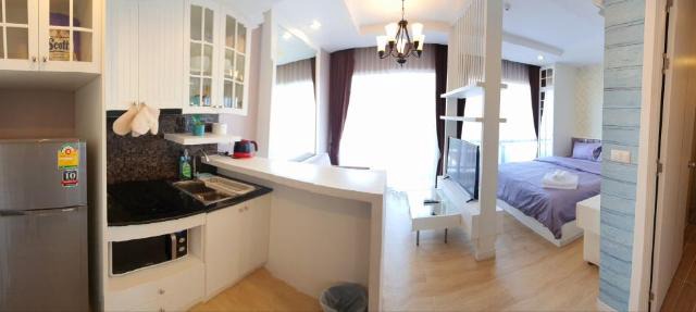 Cozy near beach 200m with toproof pool at Patio Bangsaen