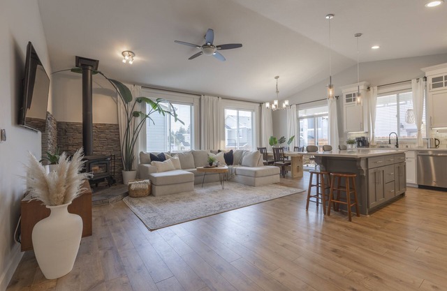 Cozy new built home 10 minutes away from Portland