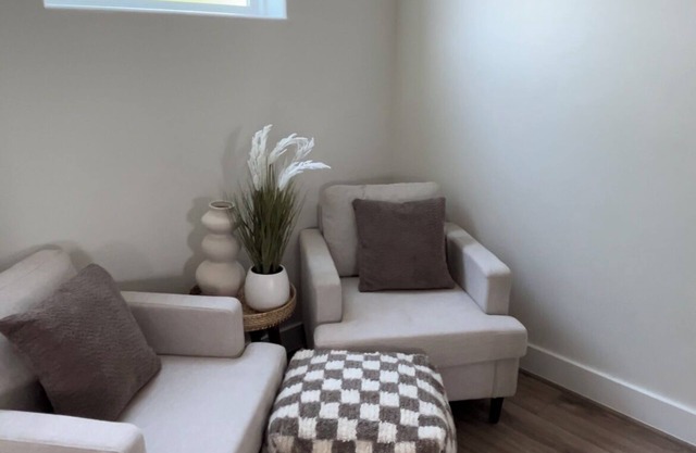Cozy & Newly Built 3bd - 8mins to Downtown
