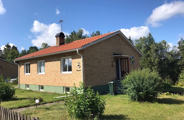 Cozy, newly renovated cottage on a natural plot on the edge of the forest