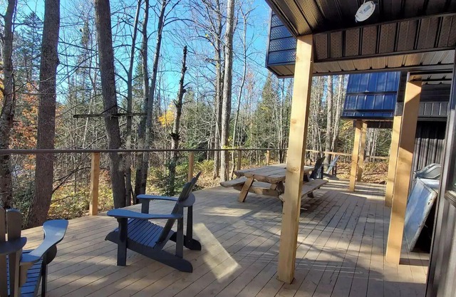 Cozy North Loft on Lake Cecebe. Tranquility above Muskoka at Rockwynn Cottages