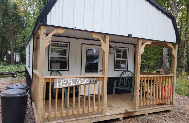 Cozy Northwoods Mini Cabin.*SAUNA/HOT TUB*ATV/SNOWMOBILE TRAILS*