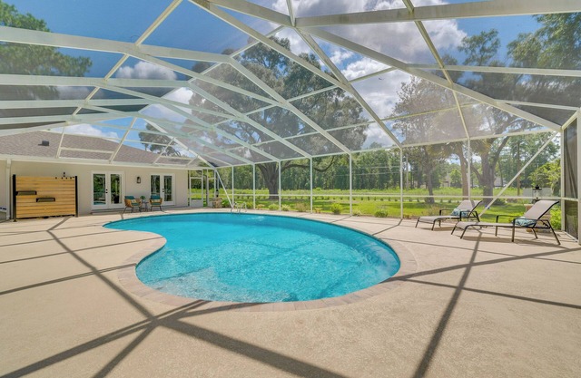 Cozy Ocala Retreat w/Pool, Screened Lanai!