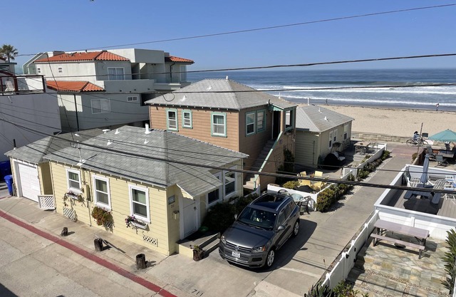 Cozy Ocean Front/View Beach Cottages- 4 cottages rented together- Sleeps 16-20