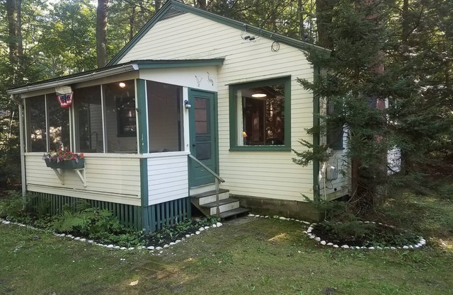 Cozy Ocean Park Cottage in the Pines easy walk to Beach