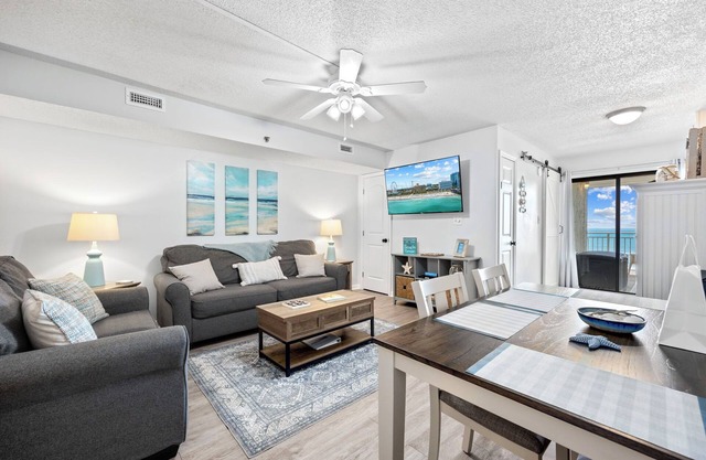 ⭐Cozy Oceanfront⭐2 Bed/2 Bath 1st Floor⭐Hot Tub & Pool!⭐Updated Bath w/King Bed⭐