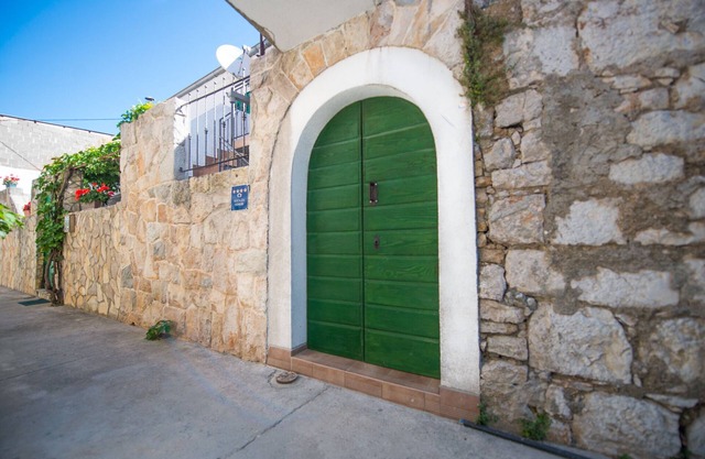 Cozy Old Stone House in the Center