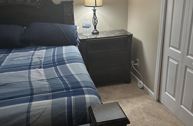 Cozy one bed room in a nice neighborhood.