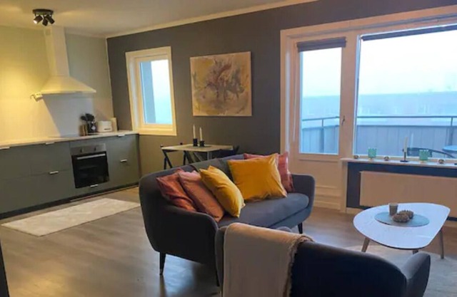 Cozy One Bedroom Apartment With Balcony