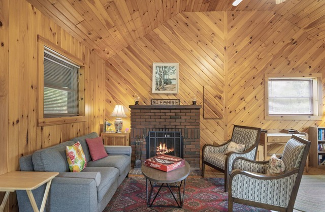 Cozy one-bedroom year-round house with Fireplace-Pet Friendly!