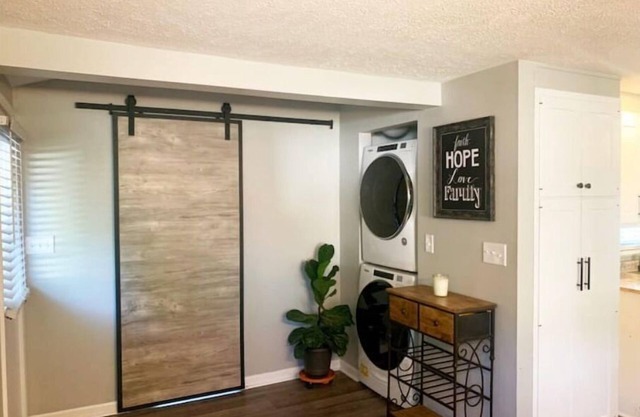 Cozy Open-Concept Home 2.5 Miles From Notre Dame
