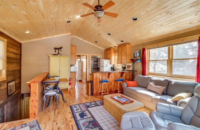 Cozy Ouray Hideaway: Mountain Views, Steps to Main