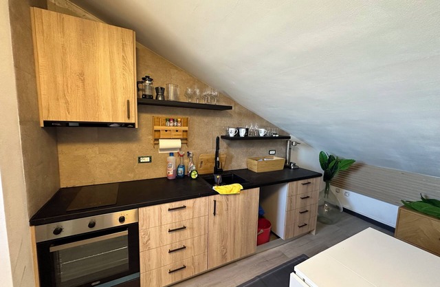 Cozy penthouse in Barolo area. Renovated 2024.New kitchen, bathroom, sofa/bed