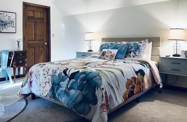 Cozy, pet-friendly 3-bedroom plus office sleeps up to 10!