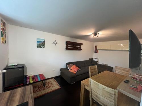 Cozy Pet Friendly Apartment Freshly Renovated