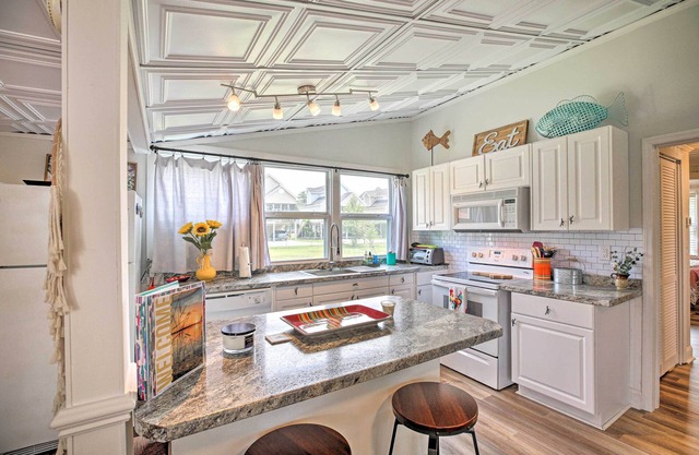 Cozy Pet-Friendly Cottage: Walk to White Lake