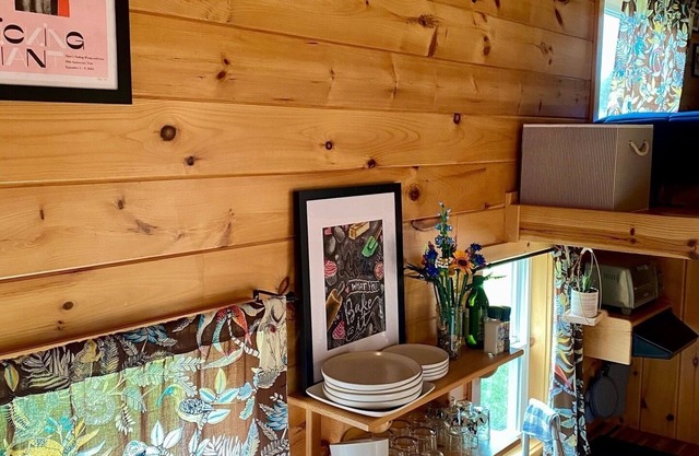 Cozy pet friendly tiny home in Richmond!