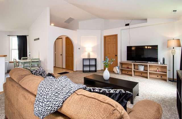 Cozy PNW Stay in Private Home Close to PDX