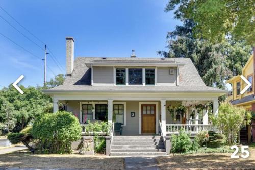 Cozy Portland Retreat in the Heart of Hollywood