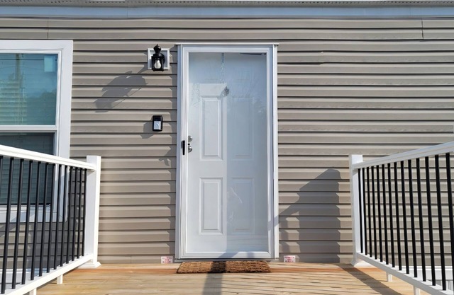 Cozy private 2 bd 2 bath home on 0.8 acres at Lake of Egypt.